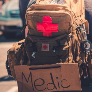 Travelers’ First Response: Calm Care Until Help Arrives